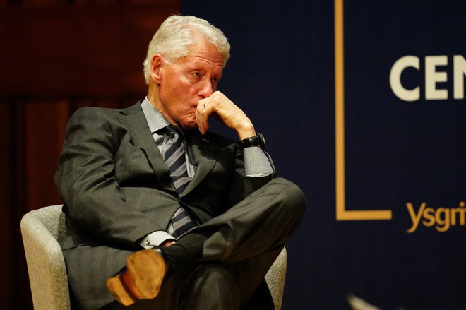 Med tistimi, ki so nastopali s propadlim kraljem kriptoborz, je bil tudi nekdanji demokratski predsednik ZDA Bill Clinton. FOTO: Ben Birchall/Reuters