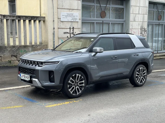 Ssangyong torres je najnovejši športni terenec te znamke, ki ima sicer novega lastnika. FOTO: Blaž Kondža