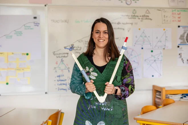 Že nekaj let pred epidemijo je obvladala snemanje videov z razlago matematične snovi, tako da prehod šolanja na daljavo zanjo pravzaprav ni bil nič posebnega. FOTO: Črt Piksi