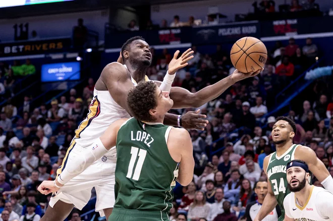 Prvi mož New Orleansa Zion Williamson (levo je bil razpoložen. FOTO: Stephen Lew/Usa Today Sports Via Reuters Con