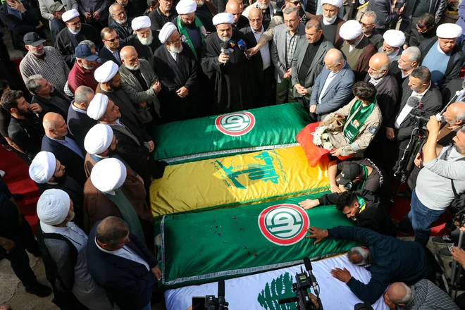 Kljub hudim napetostim na izraelsko-libanonski meji do večjega obračuna med izraelskimi oboroženimi silami in Hezbolahom do zdaj ni prišlo. FOTO: AFP
