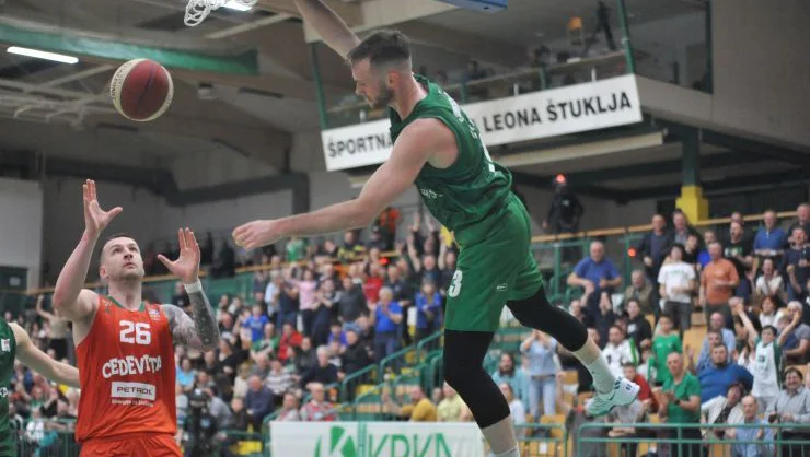 Leon Stergar je potrdil zmago Krke proti oranžni Cedeviti Olimpiji. FOTO: liga ABA
