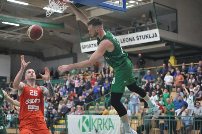 Leon Stergar je potrdil zmago Krke proti oranžni Cedeviti Olimpiji. FOTO: liga ABA