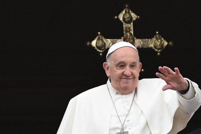 Papež Frančišek znova poziva k ustavitvi vojnih konfliktov. FOTO: Tiziana Fabi/AFP