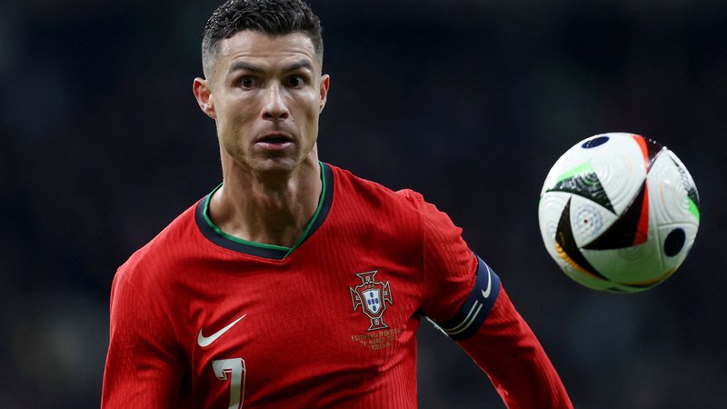 Fotografija: Cristiano Ronaldo med prijateljsko nogometno tekmo med Slovenijo in Portugalsko v Stožicah. FOTO: Borut Živulović/Reuters