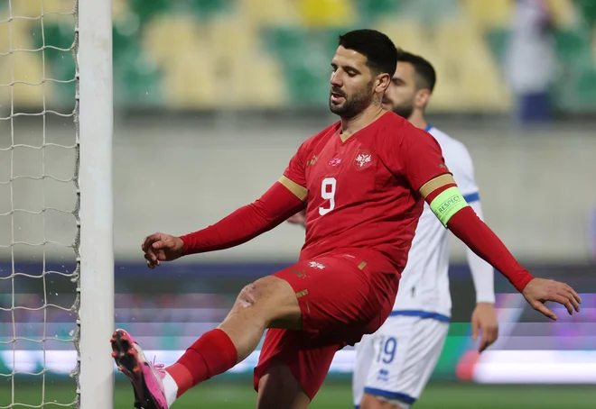 Aleksandar Mitrović med marčevsko prijateljsko tekmo Srbije na Cipru. FOTO: Yiannis Kourtoglou/Reuters