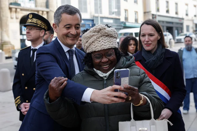 Francoski minister za notranje zadeve Gerald Darmanin (levo) je povedal, da brezpogojno nadzorujejo vse, ki so povezani z organizacijo olimpijskih iger. FOTO: Geoffroy Van Der Hasselt/AFP