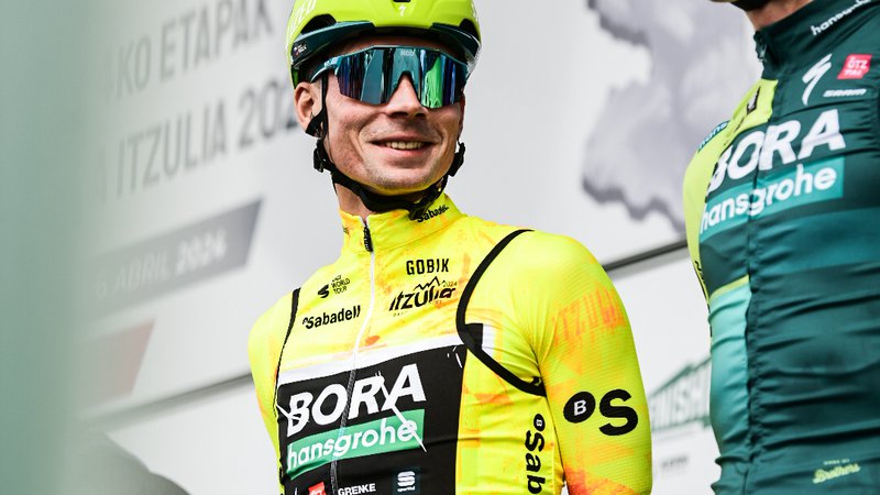Fotografija: Primož Roglič je v 2. etapi dirke po Baskiji prvič, odkar je prestopil k ekipi Bora Hansgrohe, kolesaril v rumeni majici. FOTO: Naikefotosport
