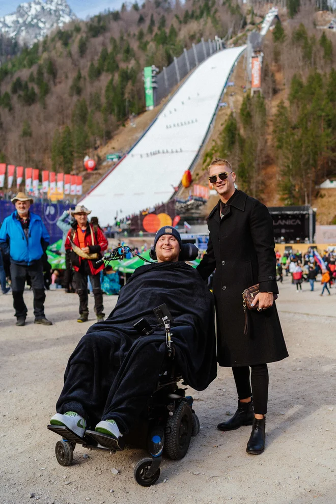 Ambasadorja projekta SharePlanica Dominik Lozar in Igor Mikić. FOTO: Arhiv Družbe Mastercard