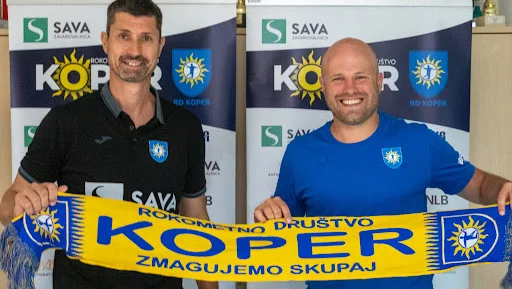 Trener Boris Lisica in predsednik Nejc Poklar sta si v roke segla lansko poletje. FOTO: RD Koper