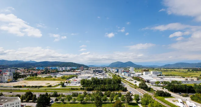 Z vrha Kvarteta se odpirajo brezmejni razgledi na Ljubljano in Kamniško-Savinjske Alpe. FOTO: Corwin