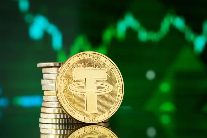 Stabilni kovanci, kot je tether, so vezani na ameriški dolar.
FOTO: Shutterstock