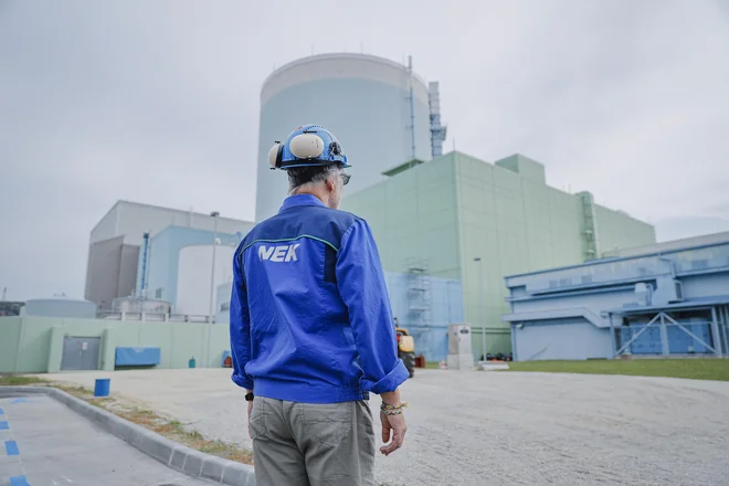 Za zanesljivo oskrbo z energijo bo pomembna prava kombinacija nizkoogljičnih virov (primarno jedrska in hidroenergija ter dopolnilno OVE sonca in vetra) in hranilnikov energije. FOTO: Jože Suhadolnik