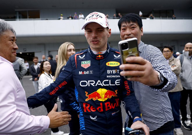 Verstappen z navijači. FOTO: Issei Kato/Reuters