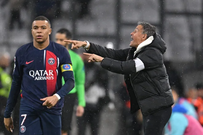 Kylian Mbappe in trener PSG Luis Enrique. FOTO: Nicolas Tucat/AFP