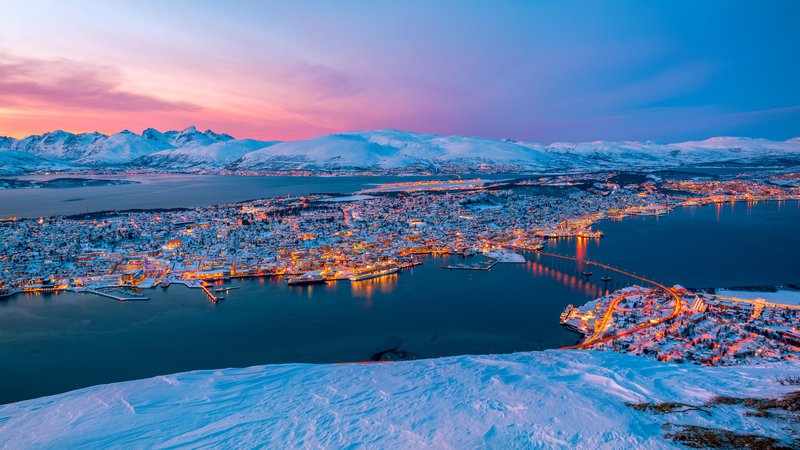 Fotografija: Tromsø, mesto z nekaj manj kot 65.000 prebivalci, turiste pritegne zlasti v zimskem času. FOTO: Shutterstock