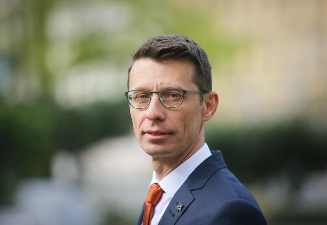 Na razpis za veleposlanika na Filipinih se Dragan Barbutovski ne bo prijavil, saj še ne izpolnjuje pogojev za zasedbo veleposlaniškega položaja. FOTO: Jože Suhadolnik/Delo