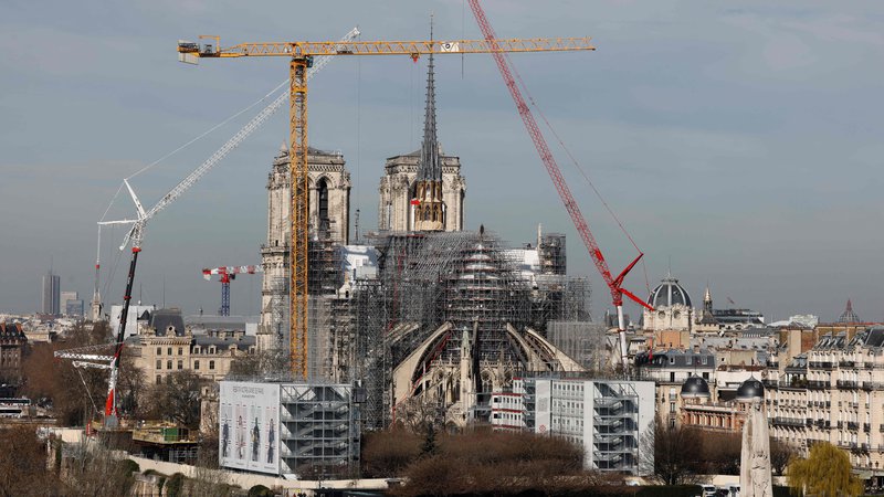 Fotografija: Obnova katedrale je v polnem teku. FOTO: Marin Ludovic/AFP