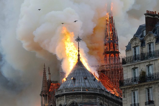 Vzroka požara še vedno ne poznajo. FOTO: Francois Guillot/AFP