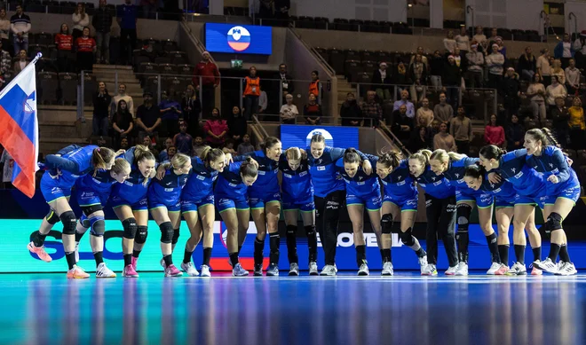 Slovenke začenjajo boje za OI. FOTO: Damir Sencar/kolektiff