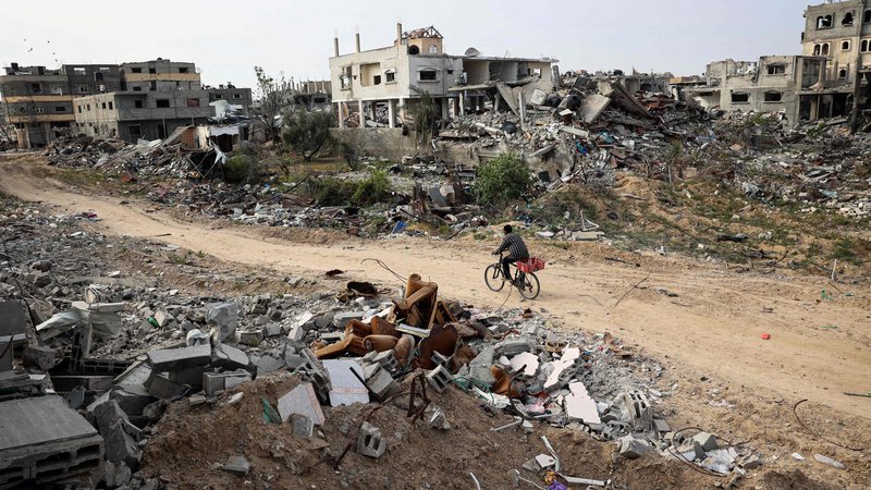 Fotografija: Benjamin Netanjahu je s svojimi mesijanskimi in militantnimi ministri v zadnjih šestih mesecih naredil vse, da bi vojna na območju Gaze trajala čim dlje. FOTO: AFP 