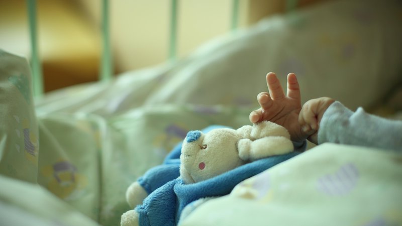 Fotografija: Vodstvo UKC Ljubljana s podatki zanika govorice, da bi se število smrti otrok na Kliničnem oddelku za intenzivno terapijo otrok (KOITO) lani povišalo. Foto: Jure Eržen/Delo