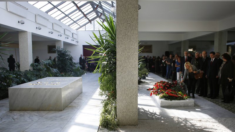 Fotografija: Šapić bi Hiš cvetja spremenil muzej srbske zgodovine, kraj, kjer bi namesto dosmrtnega predsednika SFRJ počivali »največji srbski velikani. « FOTO:Reuters Pictures
