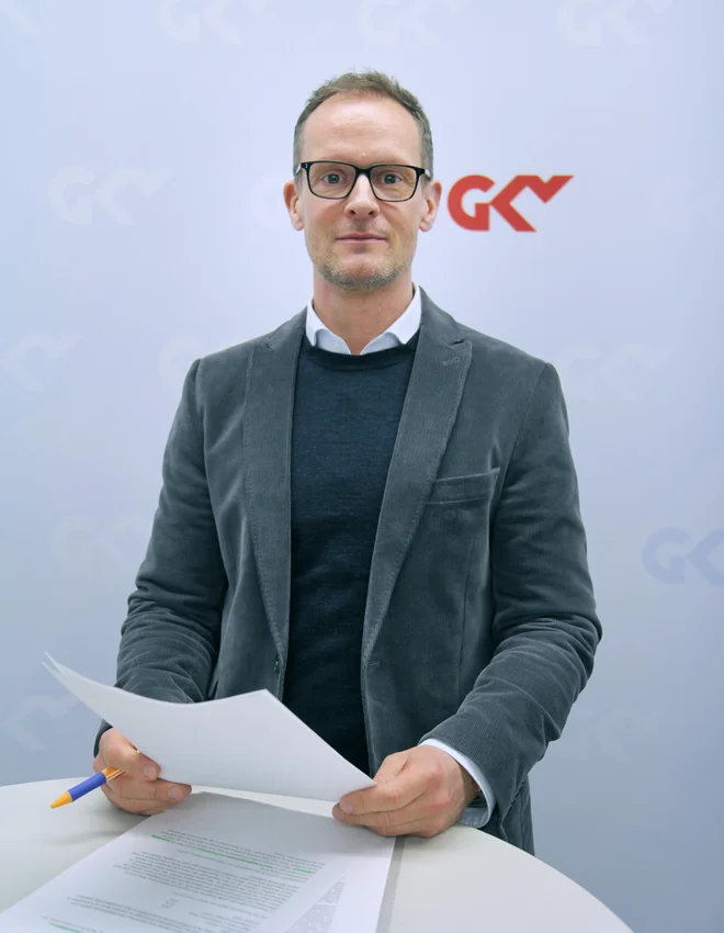 »Reformo financiranja bolnišnic z uvedbo fiksnega pavšala podpiramo, vendar le, če se bo hkrati zmanjšalo število bolnišnic. Sicer bo takšen sistem predrag,« pravi Jens Ofiera, predstavnik zveznega združenja javnih zdravstvenih zavarovalnic GKV. FOTO: Barbara Zimic