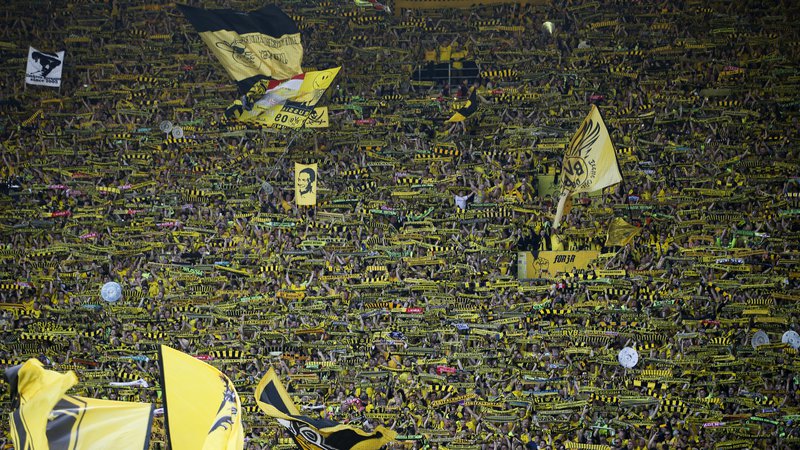 Fotografija: Signal Iduna Park v Dortmundu je najbolje obiskan štadion v Evropi. Foto Leon Kuegeler/Reuters