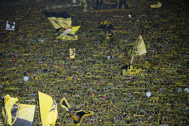 Signal Iduna Park v Dortmundu je najbolje obiskan štadion v Evropi. Foto Leon Kuegeler/Reuters