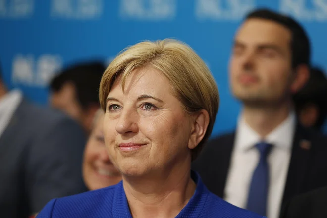 »Evropski poslanci imamo tudi besedo na zaslišanjih kandidatov za evropskega komisarja. Zelo dobro je torej, če ima ta kandidat širšo podporo poslancev iz svoje države,« je predlog NSi pojasnila njihova evropska poslanka Ljudmila Novak. FOTO: Leon Vidic/Delo