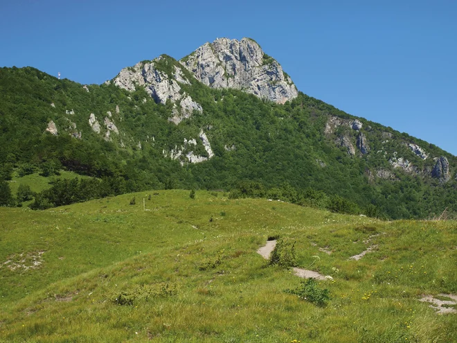 Ogulinski Klek s svojim mističnim videzom že dolgo navdihuje legende. Vrhovi Kleka so impresivni, strmi in skalnati. FOTO: Alan Čaplar