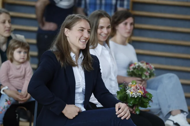 Andreja Leški (levo) in Kaja Kajzer bosta med vročimi slovenskimi aduti v Zagrebu. FOTO: Leon Vidic/Delo