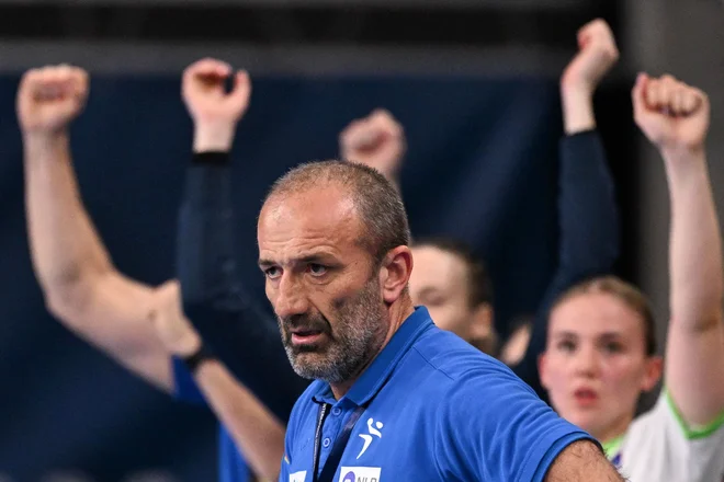 Dragan Adžić je v treh letih iz slovenskih rokometašic ustvaril zmagovalke. FOTO: Kirill Kudryavtsev/AFP