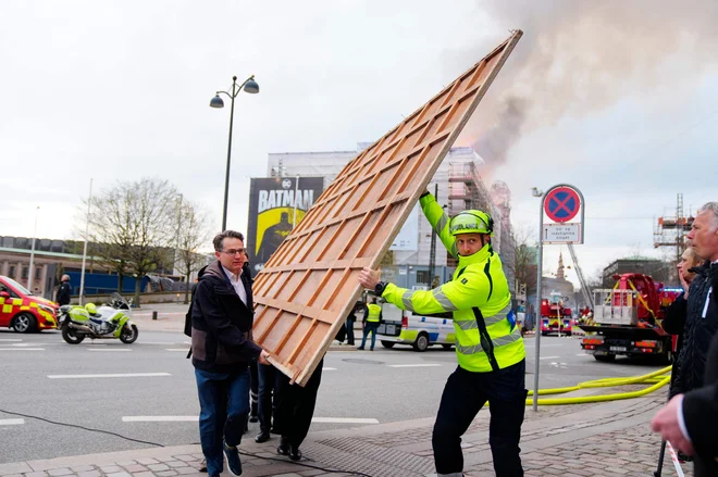 Reševanje umetniških del FOTO: Ida Marie Odgaard/AFP