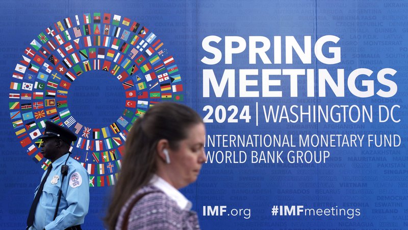Fotografija: V Washingtonu se z objavo novih napovedi začenja pomladansko zasedanje Svetovne banke in Mednarodnega denarnega sklada.Foto: Alex Wong Getty Images Via Afp