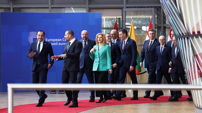Fotografija: V ospredju zasedanja voditeljev držav članic EU, ki bo danes in jutri v Bruslju, bodo gospodarske teme in dogajanje na Bližnjem vzhodu. FOTO: Yves Herman/Reuters