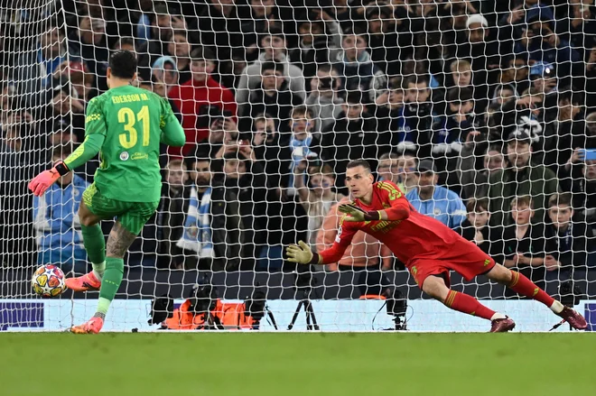 Uspešno je enajstmetrovko izvedel tudi vratar Cityja Ederson. Foto Paul Ellis/AFP