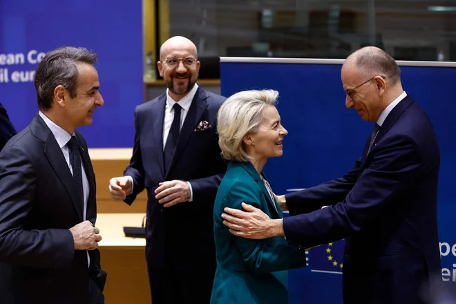 Kljub številnim težavam in kritikam najresnejša kandidatka za nov mandat na čelu evropske komisije ostaja Ursula von der Leyen. FOTO: Kenzo Tribouillard/AFP