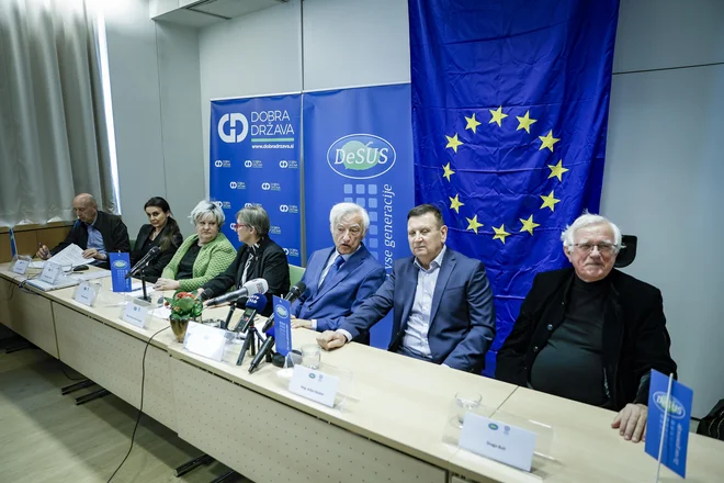 Lista Uroša Lipuščka gre na evropske volitve skupaj s podporo dveh zunajparlamentarnih strank - Desusa in Dobre države. FOTO: Jože Suhadolnik