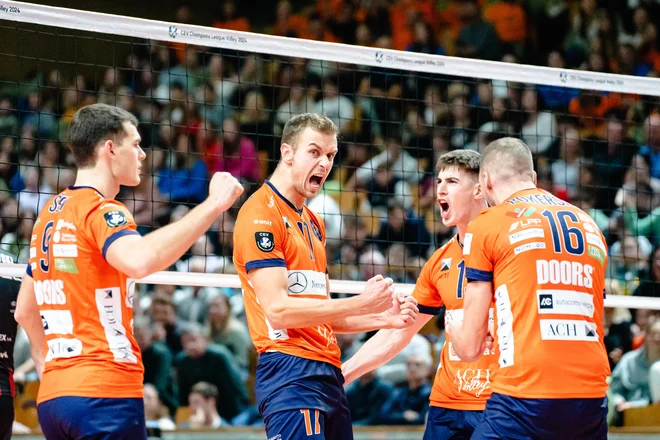Odbojkarji ACH Volleyja so dobili uvodno tekmo v finalu državnega prvenstva. FOTO: Aleš Oblak