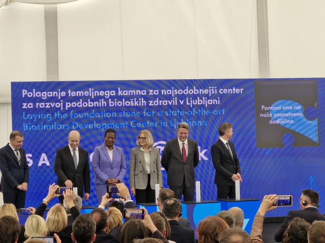 Simbolično polaganje temeljnega kamna FOTO: Janez Tomažič