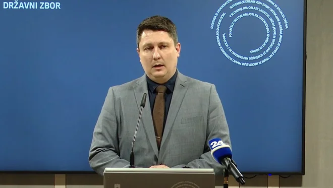 Predsednik komisije in poslanec Svobode Aleš Rezar je v izjavi za medije po zaslišanju dejal, da lahko pričanje Stroliga jemljejo kot zelo strokovno. FOTO: Foto Sta/zajem Slike
