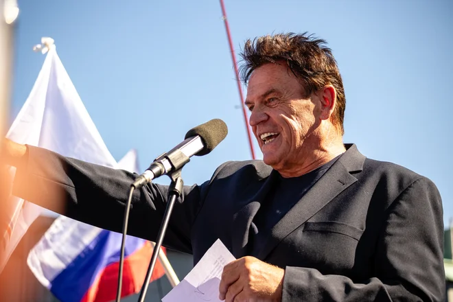 Očitno se je Rupar v svoji desničarski histeriji pripravljen odreči logičnemu razmišljanju oz. tako čislani zdravi kmečki pameti. FOTO: Črt Piksi