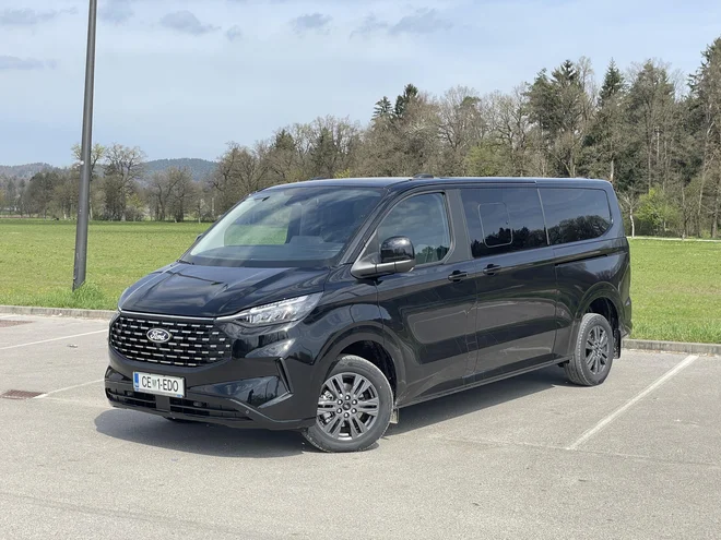 Fordov tourneo custom je lahko dizelski ali priključni hibirid. Bo tudi povsem električen. FOTO: Blaž Kondža 