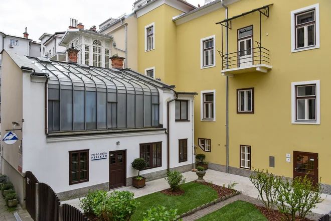 Stekleni atelje je velika posebnost Fotohiše Pelikan. FOTO: MNZC