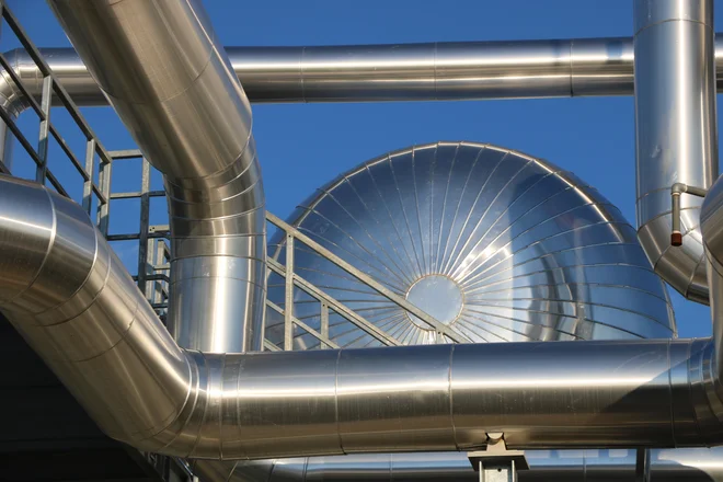 Prva hrvaška geotermalna elektrarna Velika Ciglena deluje z bruto močjo 16,5 MW. FOTO: Jože Pojbič/Delo