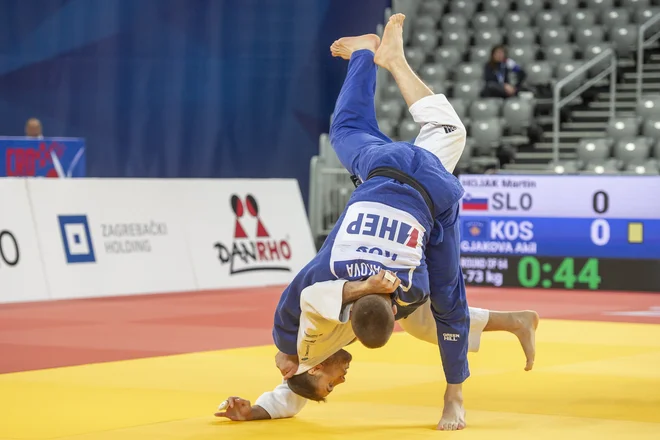 Martin Hojak (v belem kimonu) je iskal zmagoviti met, vendar ga na žalost ni našel. FOTO: Darko Petelinšek/JZS