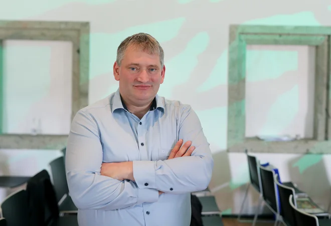 Prednost uporabe električnih vozil je tudi zmanjšanje stroškov za gorivo, pravi Slavko Ažman. FOTO: Blaž Samec/Delo