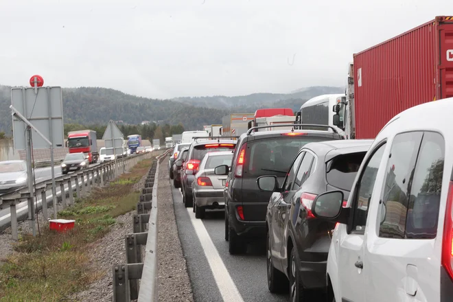 Prvomajskim počitnicam pri nas sledijo prazniki v drugih državah, zato bo že maja pestro na cestah. FOTO: Mavric Pivk
